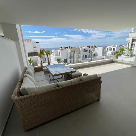 Modern 2 Beds Apartment In Alcaidesa Bagian luar foto