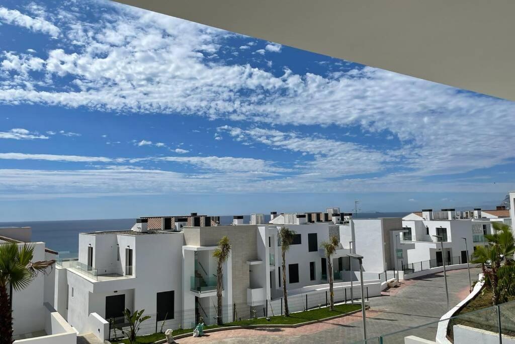 Modern 2 Beds Apartment In Alcaidesa Bagian luar foto