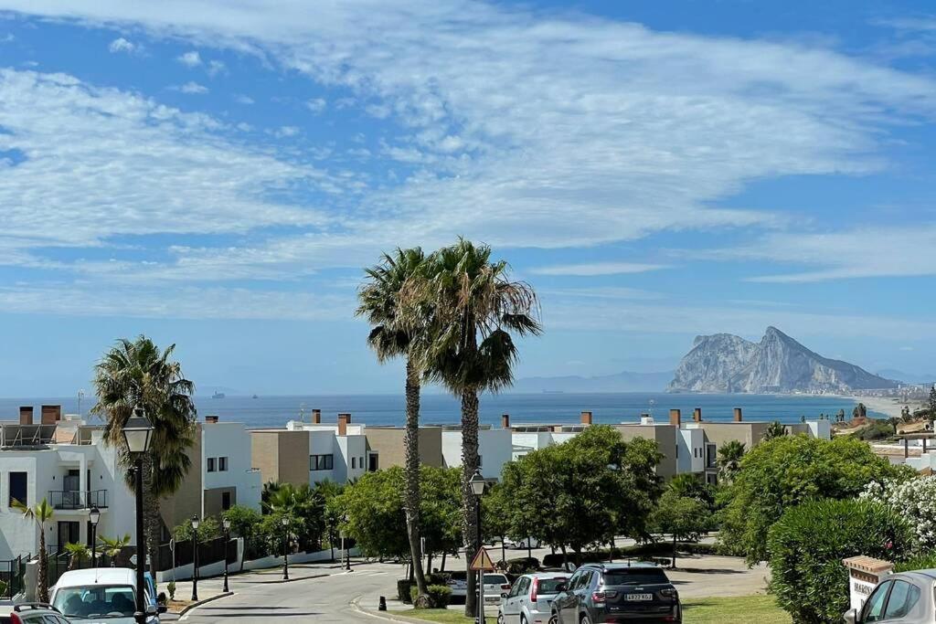 Modern 2 Beds Apartment In Alcaidesa Bagian luar foto
