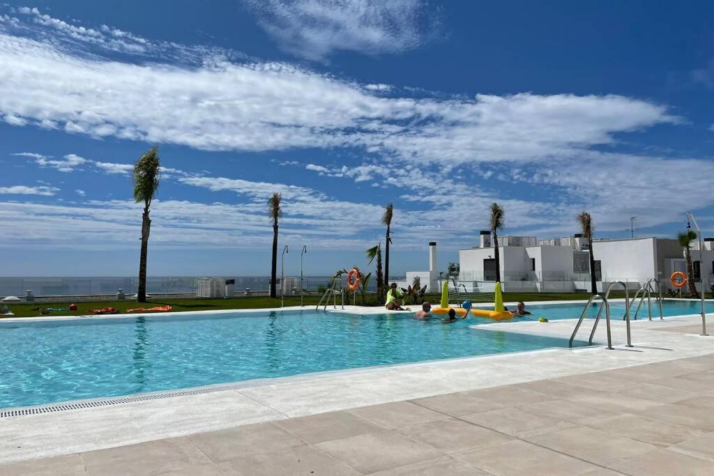 Modern 2 Beds Apartment In Alcaidesa Bagian luar foto