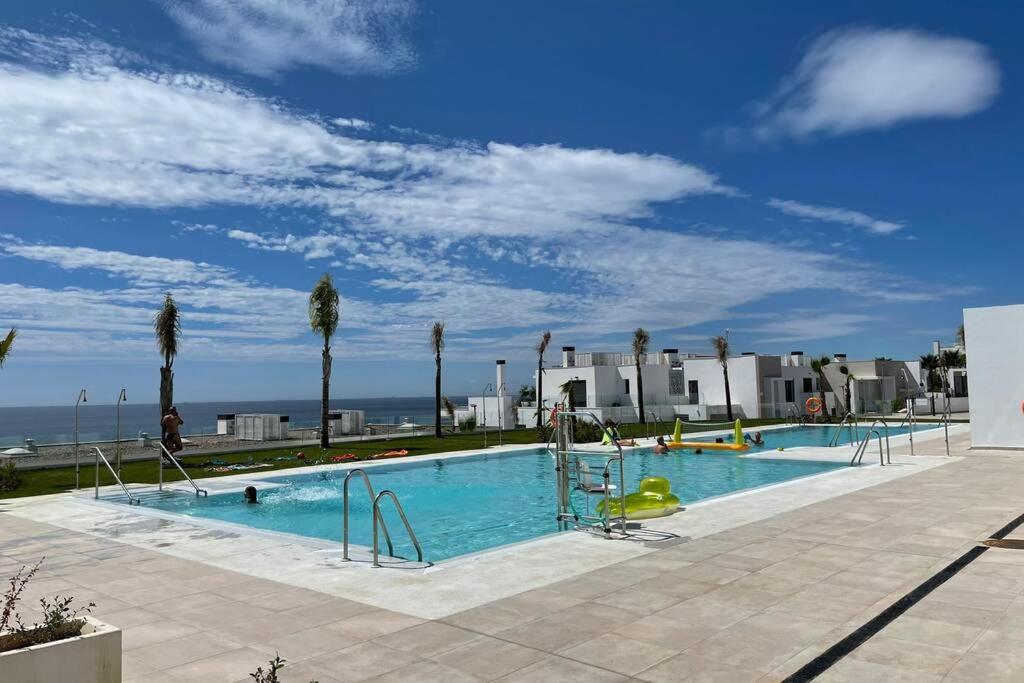 Modern 2 Beds Apartment In Alcaidesa Bagian luar foto