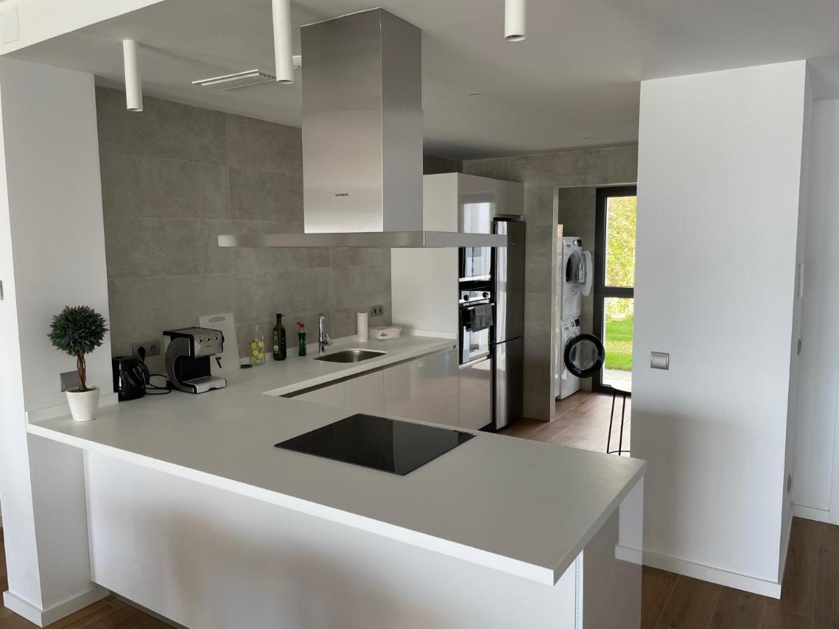 Modern 2 Beds Apartment In Alcaidesa Bagian luar foto